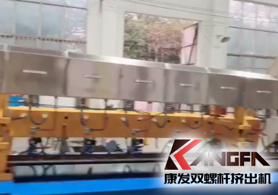 又見發(fā)貨時！JSH系列康發(fā)標準化雙螺桿擠出機有條不紊發(fā)貨中......