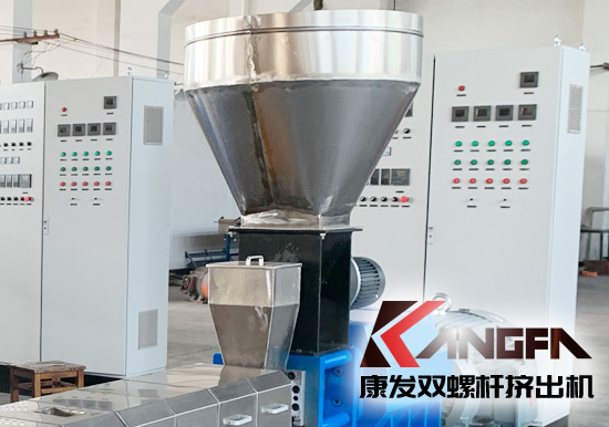 雙螺桿擠出機(jī)喂料系統(tǒng)定量加料、攪拌料斗料位控制特點。合理的方案設(shè)計，不僅滿足了系統(tǒng)的工藝要求，并且大大降低了工程制造及生產(chǎn)運營成本。