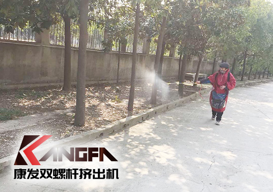 戰(zhàn)疫情、防風(fēng)險、保安全！康發(fā)雙螺桿擠出機(jī)復(fù)工在即，全廠實現(xiàn)全方位消毒！
