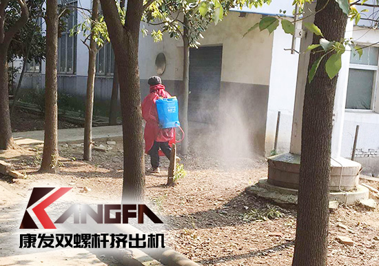 沒有一場疫情不可戰(zhàn)勝！凝心聚力，共克時艱，康發(fā)雙螺桿擠出機(jī)在行動，全廠實現(xiàn)全方位消毒！