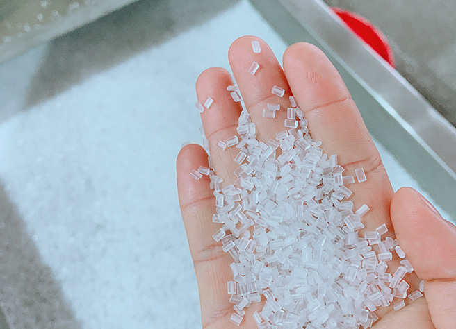 料子表面光滑，顆粒大小均勻。