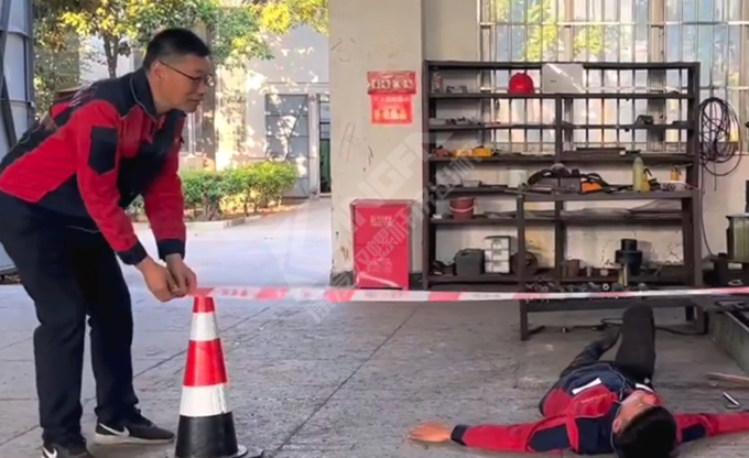 人人講安全，個(gè)個(gè)會(huì)應(yīng)急！南京康發(fā)雙螺桿造粒機(jī)開展《觸電傷害應(yīng)急預(yù)案演練》取得圓滿成功