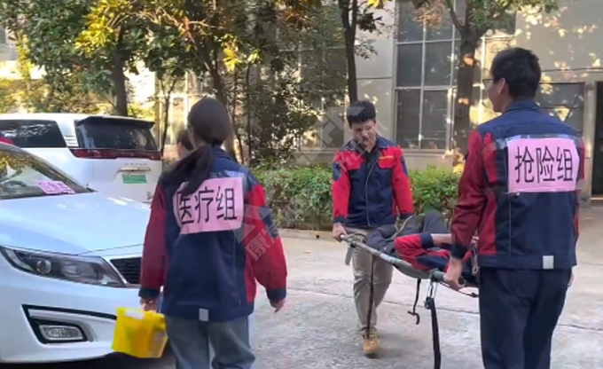 人人講安全，個(gè)個(gè)會(huì)應(yīng)急！南京康發(fā)雙螺桿造粒機(jī)開展《觸電傷害應(yīng)急預(yù)案演練》取得圓滿成功