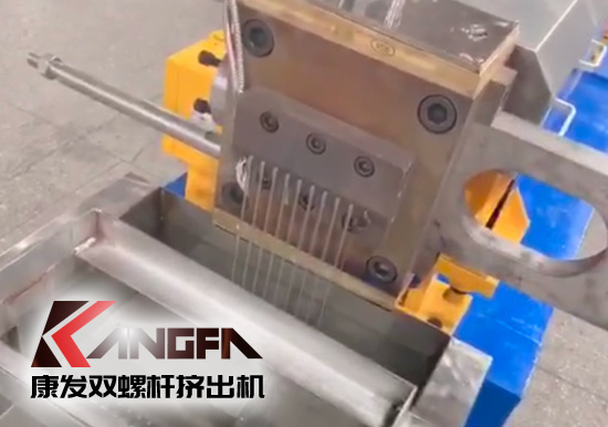 “中國制造”尋求挖掘更大的非洲需求！JSH-65型雙螺桿擠出機設(shè)備出口設(shè)備帶料試機，坐標非洲！