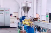熔噴料雙螺桿擠出造粒機組設(shè)備視頻，日產(chǎn)量可達800萬只口罩用原料，熔脂可達1400-1600