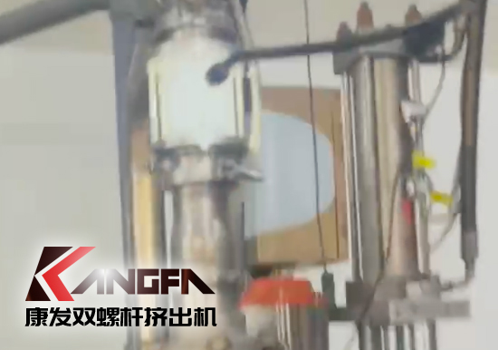 水下切粒雙螺桿擠出機(jī)機(jī)組安裝調(diào)試生產(chǎn)！深耕于雙螺桿擠出機(jī)行業(yè)！相信我們！您會(huì)獲取更大的利益?。?！